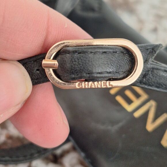 Authentic Chanel Quilted thong CC Black Leather  sandals size 40C - Picture 6 of 12